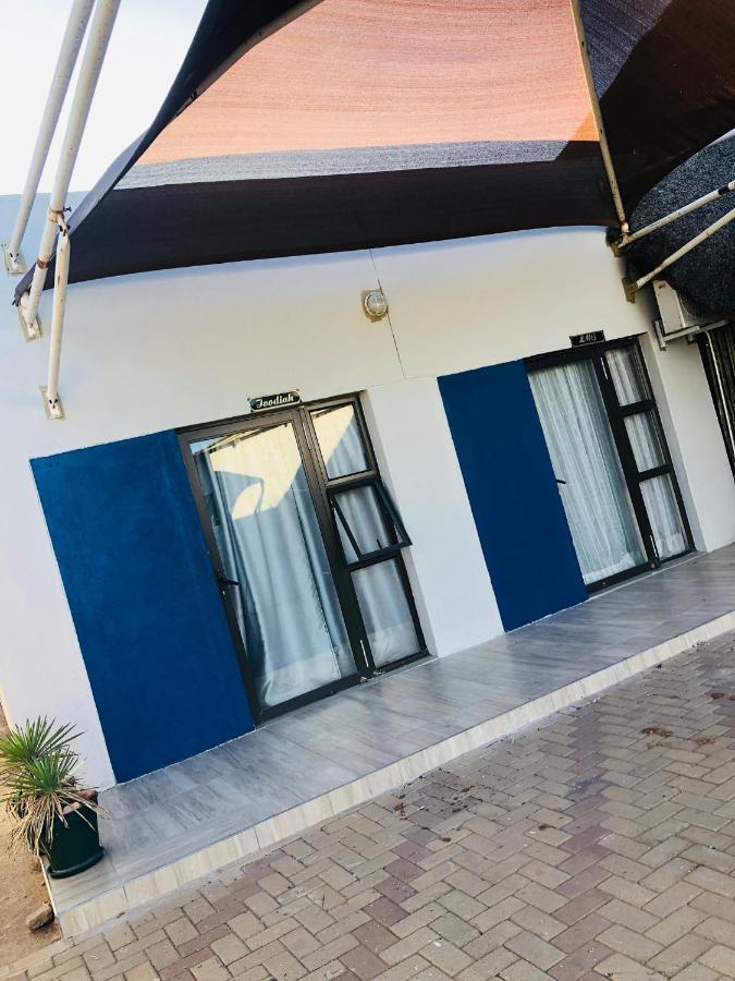 Mo-Nize Villa Guesthouse Otjiwarongo Εξωτερικό φωτογραφία
