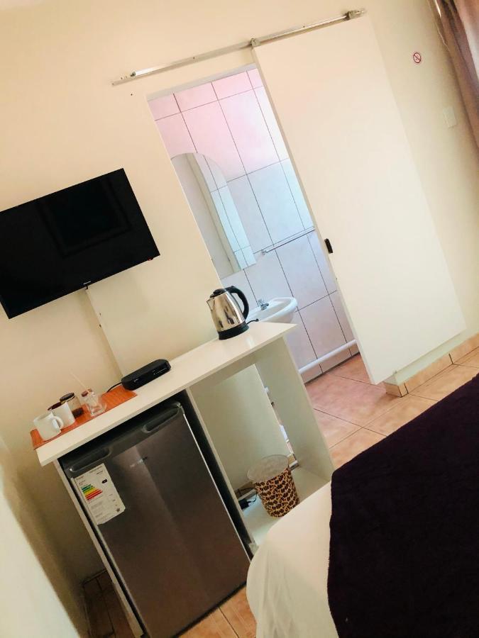 Mo-Nize Villa Guesthouse Otjiwarongo Εξωτερικό φωτογραφία