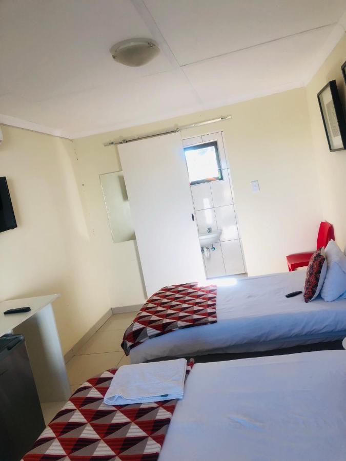 Mo-Nize Villa Guesthouse Otjiwarongo Εξωτερικό φωτογραφία