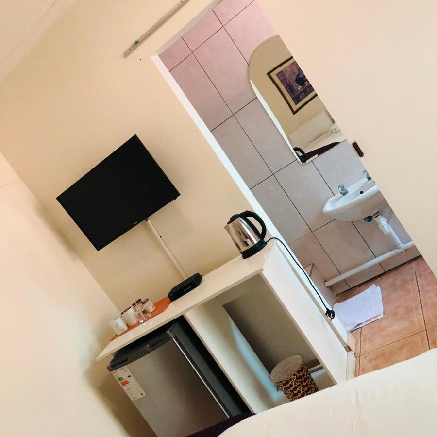 Mo-Nize Villa Guesthouse Otjiwarongo Εξωτερικό φωτογραφία